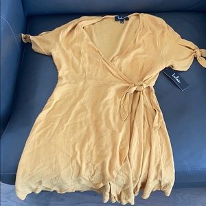 Never worn Lulus Wrap dress